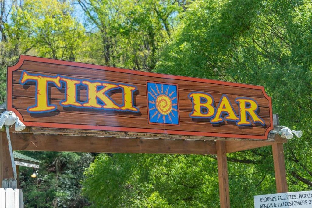 Geneva Hotel & Tiki Bar Чімні-Рок Екстер'єр фото